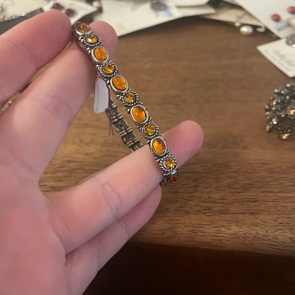 Set of 3 Stretching Bracelets. - Picture 9 of 9